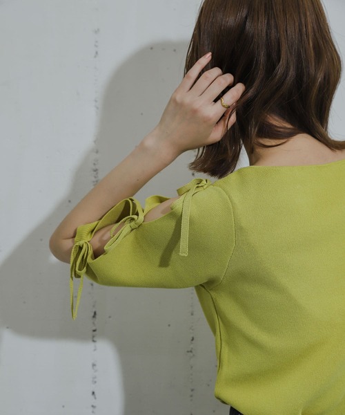 HEYUMM（ヘユム）の「リボンスリットスリーブセーター(5分袖)（ニット/セーター・レディース・ブラック/オフホワイト/チャコールグレー/イエロー・ONE）」の9枚目の写真