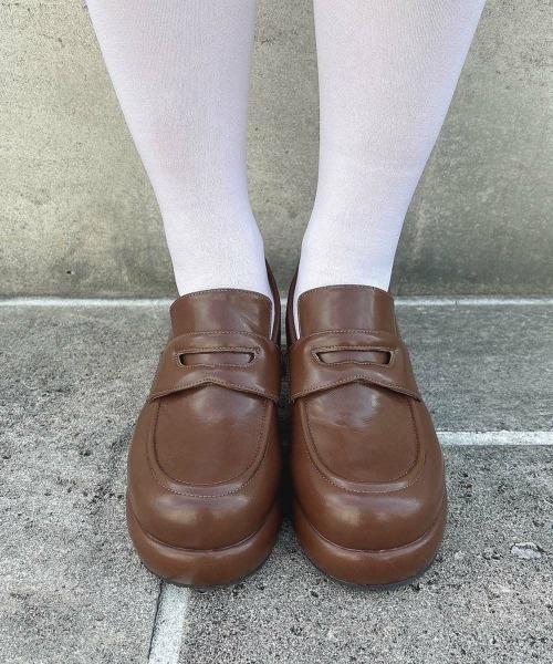 F i.n.t(フィント)の「レトロヒールローファー/fint フィント(ローファー・レディース・ブラウン/ブラウン系その他/ブラック×ベージュ・S/M/L)」の4枚目の写真