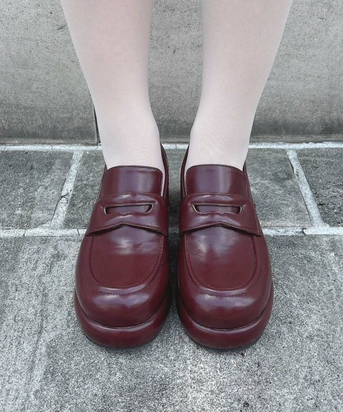 F i.n.t(フィント)の「レトロヒールローファー/fint フィント(ローファー・レディース・ブラウン/ブラウン系その他/ブラック×ベージュ・S/M/L)」の7枚目の写真