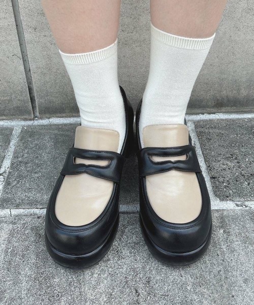 F i.n.t(フィント)の「レトロヒールローファー/fint フィント(ローファー・レディース・ブラウン/ブラウン系その他/ブラック×ベージュ・S/M/L)」の9枚目の写真