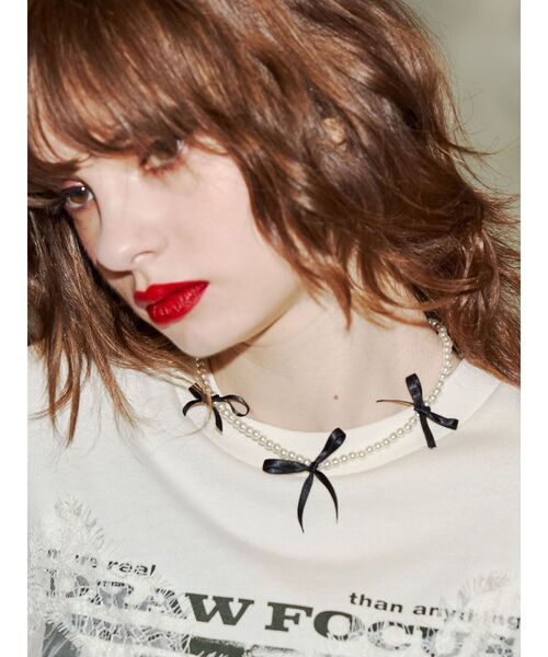 jouetie（ジュエティ）の「ミニリボンモチーフネックレス（ネックレス・レディース・シルバー/アイボリー・FREE）」の4枚目の写真