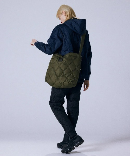 TAION(タイオン)の「【TAION】MILITARY DOWN SHOULDER BAG / ミリタリーダウンショルダーバッグ(ショルダーバッグ・メンズ・ブラック/ネイビー/ダークオリーブ・ONE SIZE)」の5枚目の写真