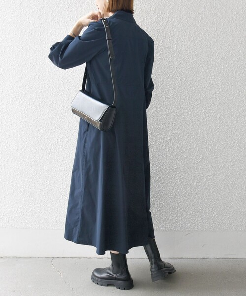 SHIPS any（シップス エニィ）の「【WEB限定】SHIPS any:〈洗濯機可能〉フラットカラー Vネック パフスリーブ ワンピース（シャツワンピース・レディース・ネイビー/ブラウン・ONE SIZE）」の13枚目の写真