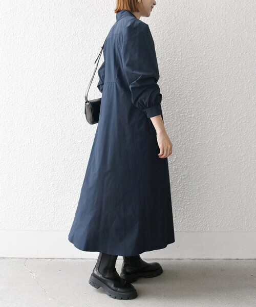 SHIPS any（シップス エニィ）の「【WEB限定】SHIPS any:〈洗濯機可能〉フラットカラー Vネック パフスリーブ ワンピース（シャツワンピース・レディース・ネイビー/ブラウン・ONE SIZE）」の15枚目の写真