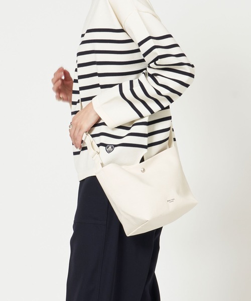 ORCIVAL（オーシバル）の「SHOULDER POUCH MEDIUM ショルダー ポーチ ミディアム（ショルダーバッグ・レディース・ブラウン/キナリ/ライトベージュ/チャコールグレー/ホワイト系・ONE SIZE）」の2枚目の写真