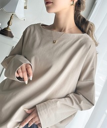 女性らしさ漂う、大人シンプル。シルケット風ボートネックロンTee