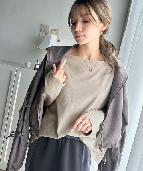 classicalelf(クラシカルエルフ)の「女性らしさ漂う、大人シンプル。シルケット風ボートネックロンTee(Tシャツ/カットソー・レディース・ブラック/チャコール/グレイッシュベージュ/オフホワイト・X-LARGE/SMALL/MEDIUM/LARGE)」の20枚目の写真