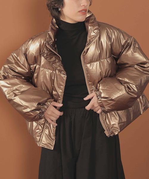 en CAnAF（エンカナフ）の「メタリック 中綿 ショート ダウン（ダウン