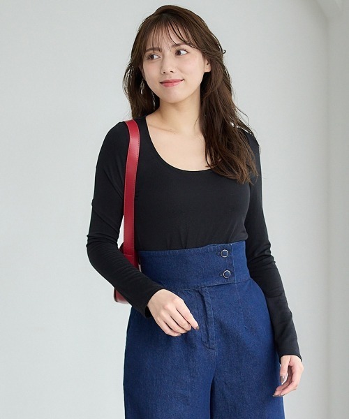 12Twelve Agenda（トゥエルブ　アジェンダ）の「Uネックラメ混長袖カットソープルオーバー（Tシャツ/カットソー・レディース・オフホワイト/ブラック・M）」の2枚目の写真
