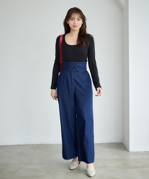 12Twelve Agenda（トゥエルブ　アジェンダ）の「Uネックラメ混長袖カットソープルオーバー（Tシャツ/カットソー・レディース・オフホワイト/ブラック・M）」の5枚目の写真