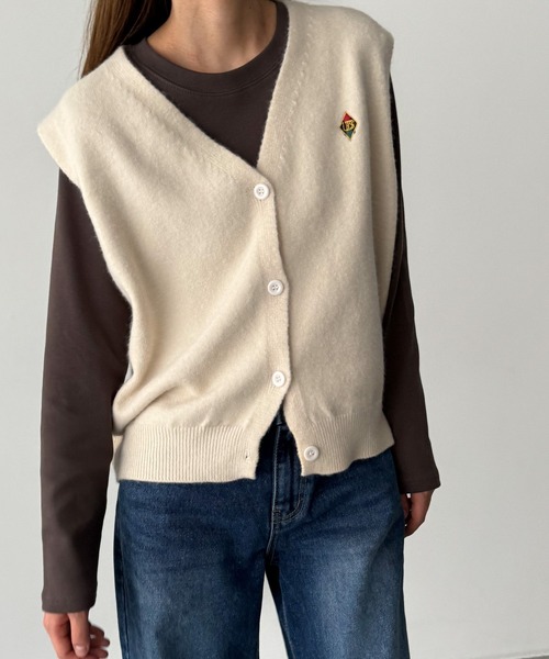 CANAL JEAN（キャナルジーン）の「El mar　ワンポイント刺繍ニットベスト（ベスト・レディース・ブラウン/アイボリー/グレー・ONE SIZE）」の7枚目の写真