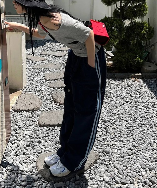 MEMECLE(メメクル)の「【 MEMECLE / メメクル 】サイドライン トラック ナイロンパンツ(その他パンツ・レディース・ブラウン/ネイビー・FREE)」の19枚目の写真