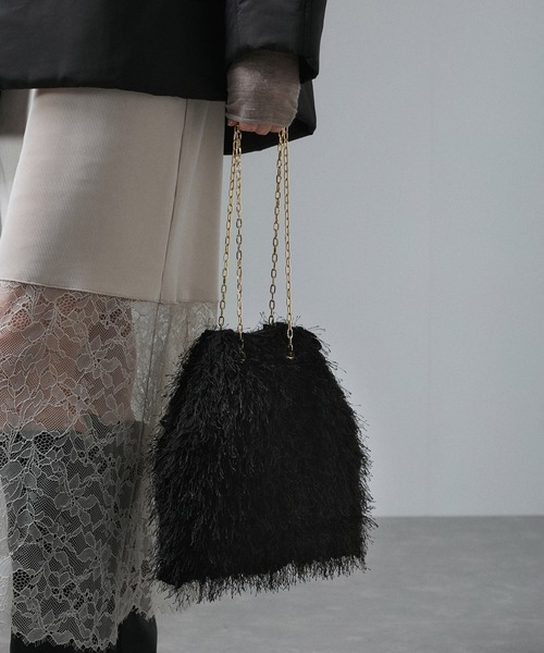 SALON adam et rope'（サロン アダム エ ロペ）の「フェザー2WAYチェーンバッグ（ハンドバッグ・レディース・ブラック/オフホワイト・FREE）」の2枚目の写真