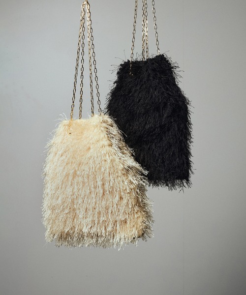 SALON adam et rope'（サロン アダム エ ロペ）の「フェザー2WAYチェーンバッグ（ハンドバッグ・レディース・ブラック/オフホワイト・FREE）」の3枚目の写真