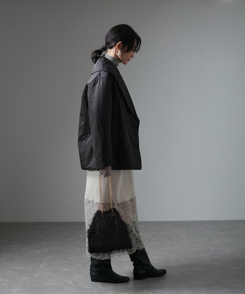 SALON adam et rope'（サロン アダム エ ロペ）の「フェザー2WAYチェーンバッグ（ハンドバッグ・レディース・ブラック/オフホワイト・FREE）」の5枚目の写真