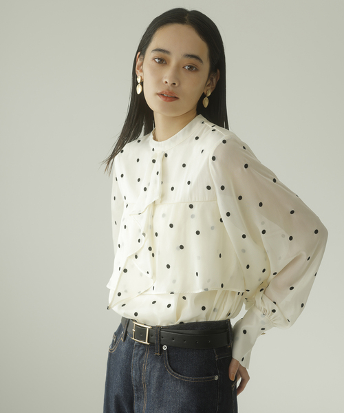VIS（ビス）の「【洗える】フロッキードットドレープタイブラウス（シャツ/ブラウス・レディース・ネイビー/クリーム・FREE）」の7枚目の写真