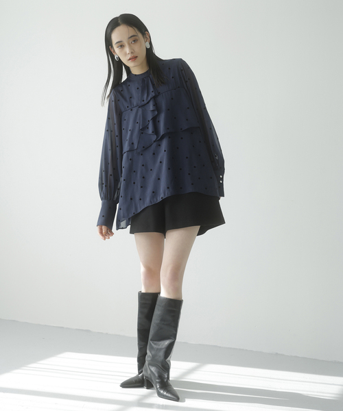 VIS（ビス）の「【洗える】フロッキードットドレープタイブラウス（シャツ/ブラウス・レディース・ネイビー/クリーム・FREE）」の4枚目の写真