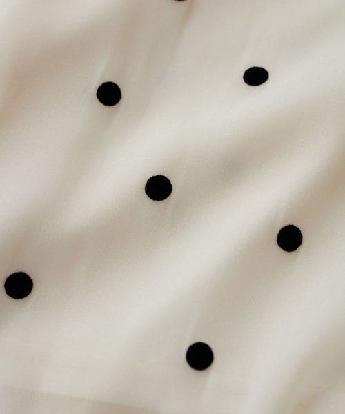 VIS（ビス）の「【洗える】フロッキードットドレープタイブラウス（シャツ/ブラウス・レディース・ネイビー/クリーム・FREE）」の10枚目の写真