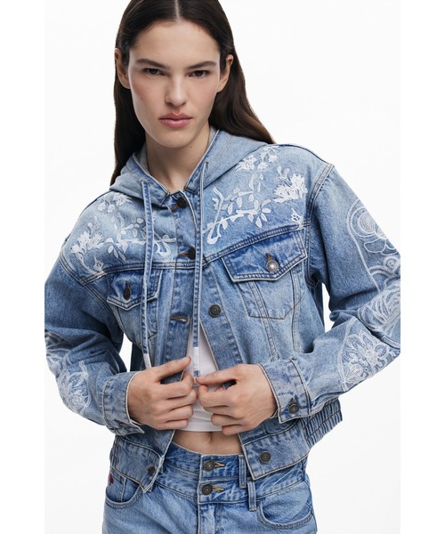 Desigual（デシグアル）の「スプラッシュデニム フーデッドジャケット ライトブルー（デニムジャケット・レディース・ブルー・XS/S/M/L/XL）」の3枚目の写真