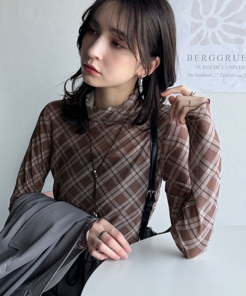 セール】洗練された魅力を引き出す。チェックシアーハイネックメロウ