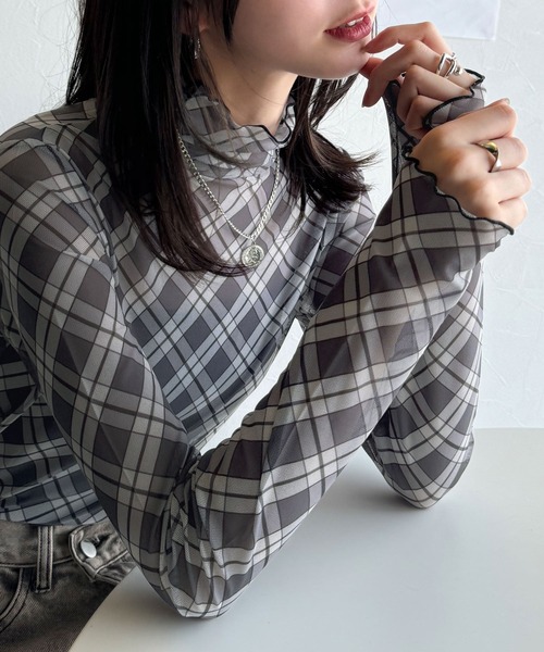 セール】洗練された魅力を引き出す。チェックシアーハイネックメロウ
