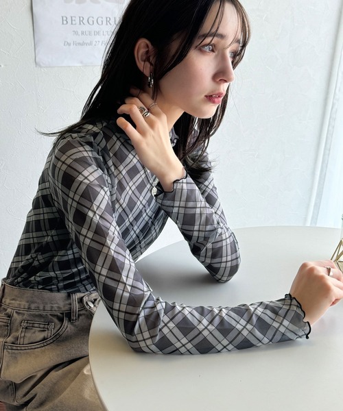 classicalelf(クラシカルエルフ)の「洗練された魅力を引き出す。チェックシアーハイネックメロウトップス(長袖)(Tシャツ/カットソー・レディース・ブラウン/レッド/ブラック・LARGE/MEDIUM/SMALL/X-LARGE)」の8枚目の写真