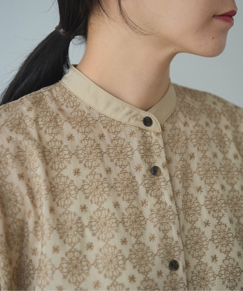 単色スカラップ刺繍バックオープンシャツワンピース（ワンピース
