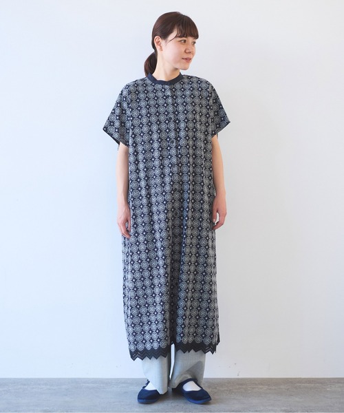 yuni（ユニ ）の「○刺繍タック シャツワンピース（シャツ