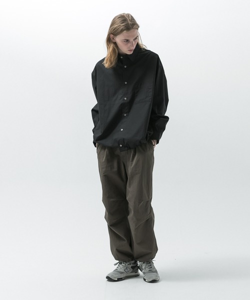 SLICK(スリック)の「【SLICK/スリック】Typewriter Drawstring Shirt / タイプライタードローストリングシャツ/オーバーサイズ シルエット / ドローコード(シャツ/ブラウス・メンズ・ブラック/スミクロ/グレイッシュベージュ・1/2/3)」の21枚目の写真