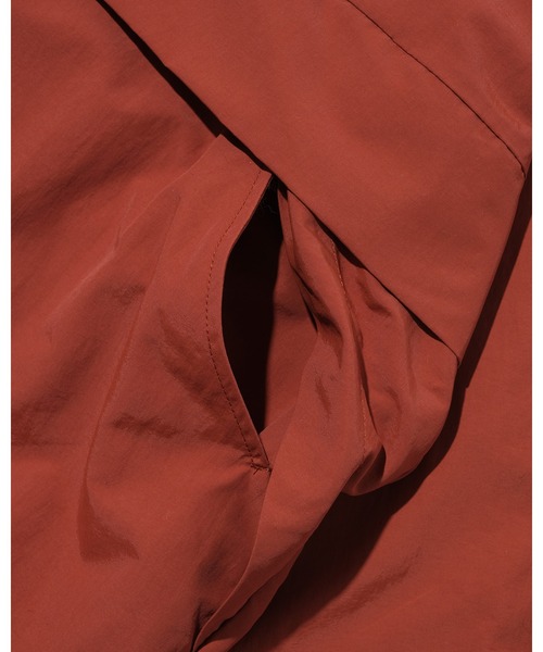 KEBOZ（ケボズ）の「NYLON ANORAK PARKA（パーカー・レディース・ブラック/レンガ・FREE）」の6枚目の写真