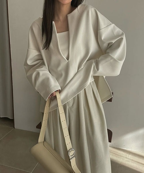 WILLFULLY(ウィルフリー)の「no collar deep v neck ponte tops(その他トップス・レディース・ブラック/アイボリー/グレー系その他・FREE)」の15枚目の写真
