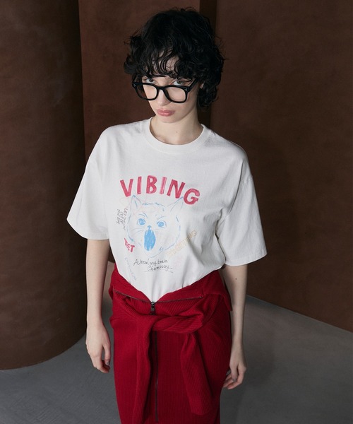 le ELMi(ルエルミ)の「【Uniquely bold design】Cat graphic short sleeve t-shirt / ピグメント加工 ヴィンテージライク キャット グラフィック 半袖Tシャツ(Tシャツ/カットソー・レディース・オフホワイト/ブラック・M/L)」の3枚目の写真