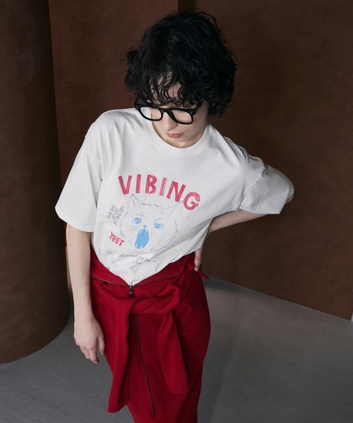 le ELMi(ルエルミ)の「【Uniquely bold design】Cat graphic short sleeve t-shirt / ピグメント加工 ヴィンテージライク キャット グラフィック 半袖Tシャツ(Tシャツ/カットソー・レディース・オフホワイト/ブラック・M/L)」の4枚目の写真