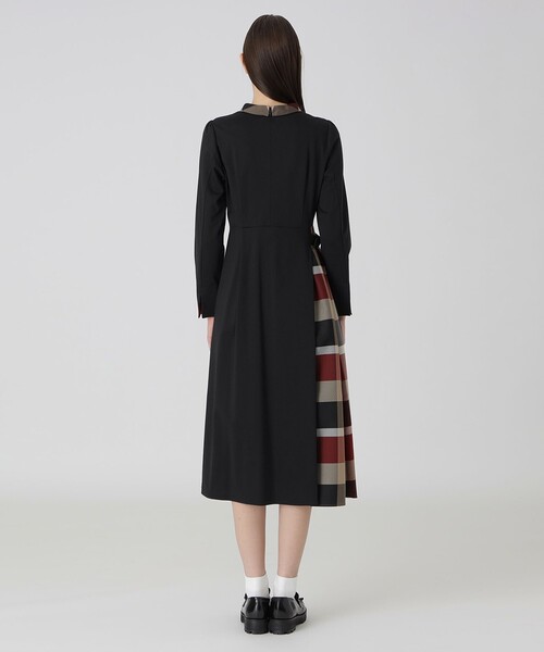 BLUE LABEL CRESTBRIDGE（ブルーレーベルクレストブリッジ）の「【一部店舗限定】ハイゲージポンチドレス（ワンピース・レディース・ダークネイビー/ブラック・40/38/36）」の5枚目の写真