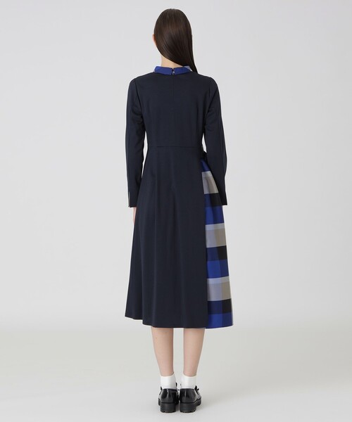 BLUE LABEL CRESTBRIDGE（ブルーレーベルクレストブリッジ）の「【一部店舗限定】ハイゲージポンチドレス（ワンピース・レディース・ダークネイビー/ブラック・40/38/36）」の12枚目の写真