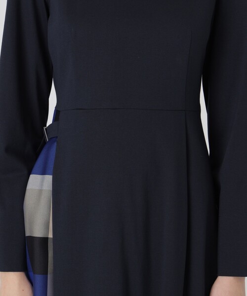 BLUE LABEL CRESTBRIDGE（ブルーレーベルクレストブリッジ）の「【一部店舗限定】ハイゲージポンチドレス（ワンピース・レディース・ダークネイビー/ブラック・40/38/36）」の13枚目の写真
