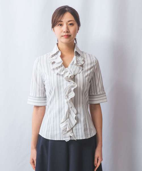 NARACAMICIE（ナラカミーチェ）の「【NARACAMICIE】ストレッチランダムストライプ襟付きフリル半袖シャツ（シャツ/ブラウス・レディース・レッド/ブラック/ブルー・S/L/XL/M）」の5枚目の写真