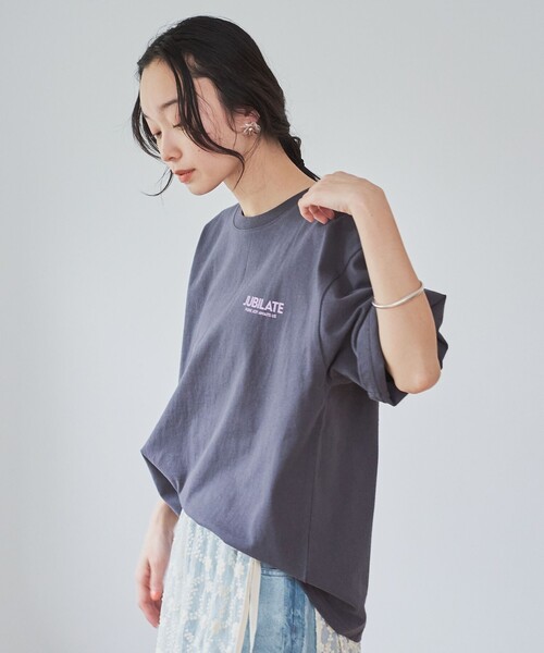 ◆boohoo◆フローラル バックプリント VIRTUES Tシャツ unisex】水彩画風 フラワー バックプリントTシャツ / ロゴ刺繍