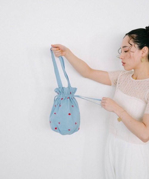 THEATRE PRODUCTS（シアタープロダクツ）の「ビーズエンブロイダリードローストリング巾着ﾊﾞｯｸﾞ（トートバッグ・レディース・ブラック/ホワイト/ブルー・FREE）」の7枚目の写真