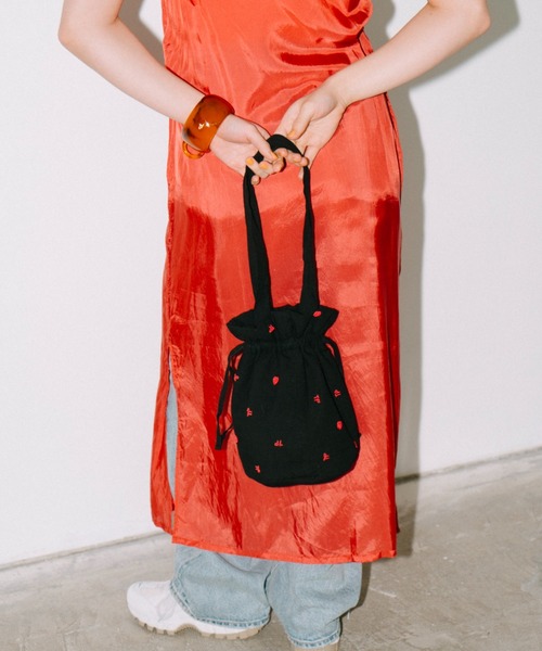 THEATRE PRODUCTS（シアタープロダクツ）の「ビーズエンブロイダリードローストリング巾着ﾊﾞｯｸﾞ（トートバッグ・レディース・ブラック/ホワイト/ブルー・FREE）」の19枚目の写真