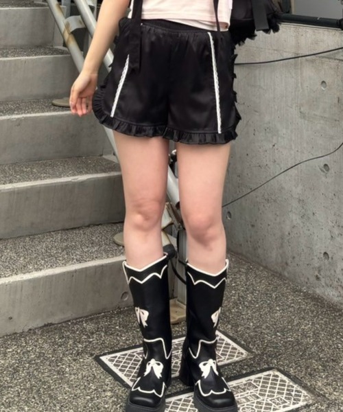 Candy Stripper（キャンディストリッパー）の「GLOSSY FRILL ショーツ（その他パンツ・レディース・ブルー/グレー/ブラック・FREE）」の2枚目の写真