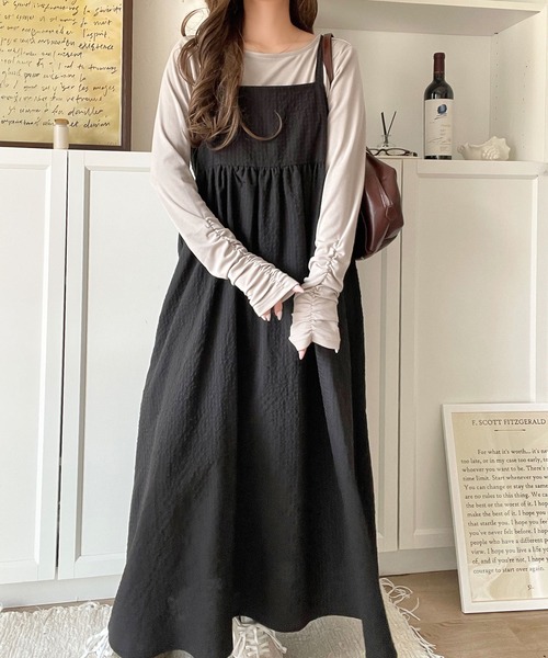 classicalelf(クラシカルエルフ)の「手元にニュアンスをプラス。袖シャーリングボートネックプルオーバー (長袖)(Tシャツ/カットソー・レディース・モカ/ブルー/ブラック/チャコール/オートミール/グレイッシュベージュ・X-LARGE/SMALL/MEDIUM/LARGE)」の16枚目の写真