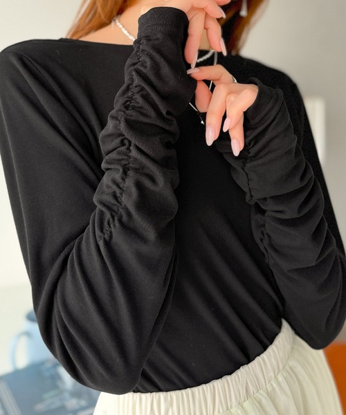 classicalelf(クラシカルエルフ)の「手元にニュアンスをプラス。袖シャーリングボートネックプルオーバー (長袖)(Tシャツ/カットソー・レディース・モカ/ブルー/ブラック/チャコール/オートミール/グレイッシュベージュ・X-LARGE/SMALL/MEDIUM/LARGE)」の8枚目の写真