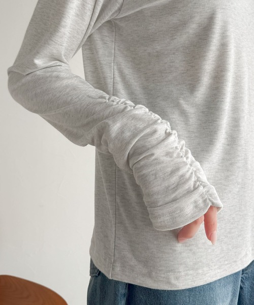 classicalelf(クラシカルエルフ)の「手元にニュアンスをプラス。袖シャーリングボートネックプルオーバー (長袖)(Tシャツ/カットソー・レディース・モカ/ブルー/ブラック/チャコール/オートミール/グレイッシュベージュ・X-LARGE/SMALL/MEDIUM/LARGE)」の10枚目の写真