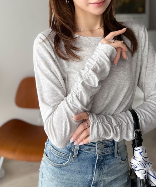 classicalelf(クラシカルエルフ)の「手元にニュアンスをプラス。袖シャーリングボートネックプルオーバー (長袖)(Tシャツ/カットソー・レディース・モカ/ブルー/ブラック/チャコール/オートミール/グレイッシュベージュ・X-LARGE/SMALL/MEDIUM/LARGE)」の20枚目の写真
