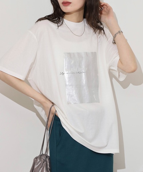 mitis(ミティス)の「mitis 冷感カノコ 箔プリントTシャツ(Tシャツ/カットソー・レディース・ホワイト×シルバー/ホワイト×ゴールド/ブラック×シルバー・M)」の2枚目の写真