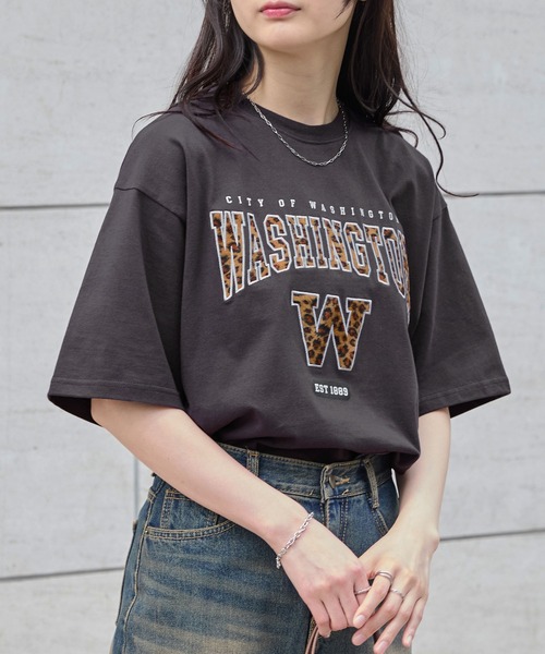 MONO-MART(モノマート)の「カレッジレオパードパッチロゴ刺繍半袖Tシャツ(Tシャツ/カットソー・レディース・ブラック/ホワイト/グレイッシュブルー/スミクロ・FREE)」の11枚目の写真