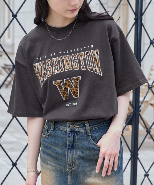 MONO-MART(モノマート)の「カレッジレオパードパッチロゴ刺繍半袖Tシャツ(Tシャツ/カットソー・レディース・ブラック/ホワイト/グレイッシュブルー/スミクロ・FREE)」の10枚目の写真