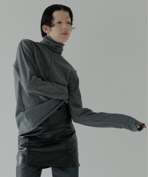 RYU(リュー)の「soft wool t-neck knit(ニット/セーター・メンズ・チャコール/モカ・2/4)」の1枚目の写真