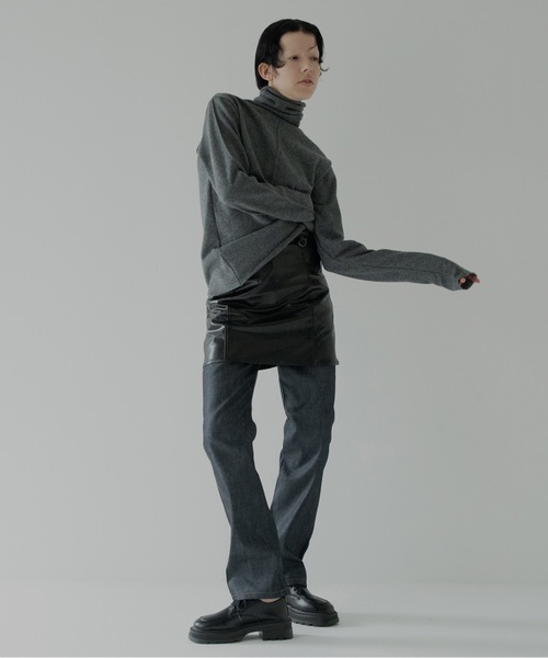 RYU(リュー)の「soft wool t-neck knit(ニット/セーター・メンズ・チャコール/モカ・2/4)」の3枚目の写真